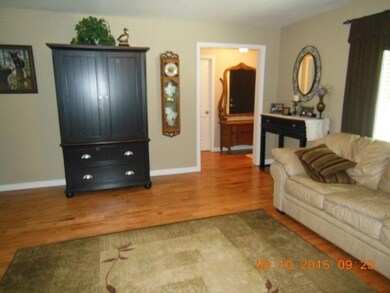 884 Gilman Rd, Medford, OR 97504 - photo 3