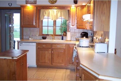 305 Blue Rocks Rd, Lenhartsville, PA 19534 - photo 7