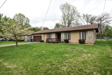 1046 S Peach Tree Ave-43