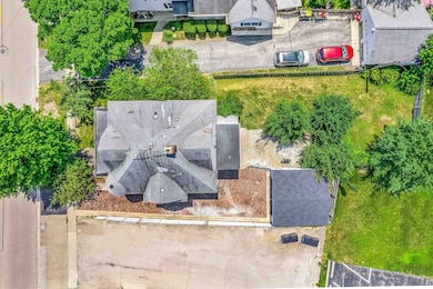 111 S Sycamore St, Genoa, IL 60135 - photo 3