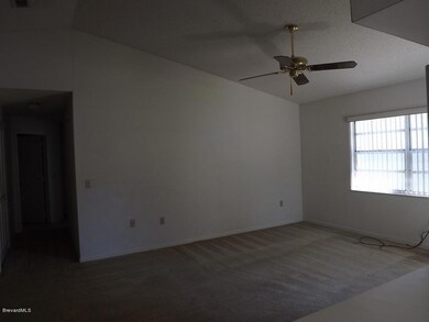 High ceilings in Living Room