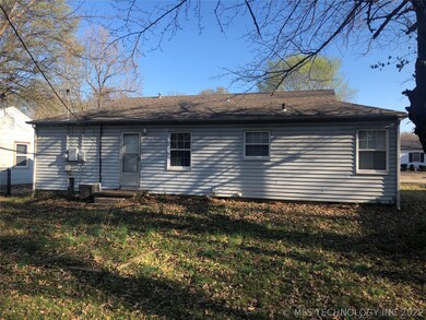 313 E Falletti Ave, Claremore, OK 74017 - photo 2