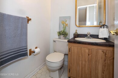 2102 Buckingham Cir, Middletown, NJ 07748 - photo 5