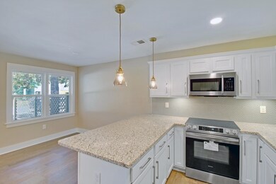 Kitchen & Dining