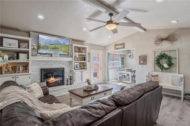 Large Front living area with updated paint. Can li