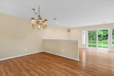 32 Oliver Ct 10 Freehold NJ-print-006-01