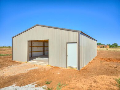 30' x 40' shop w/ concrete floors, overhead door a