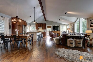 Main Floor w Kitchen/dining/living room