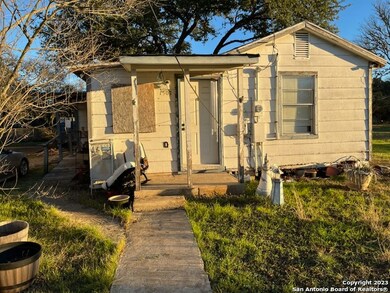 1507 Clyde St, San Marcos, TX 78666 - photo 3