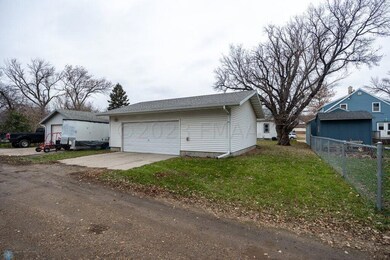 Garage w/alley access