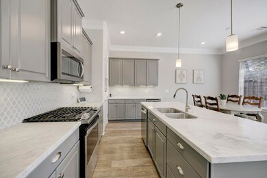 817 Shallow Hollow Dr, Houston, TX 77018 - photo 4