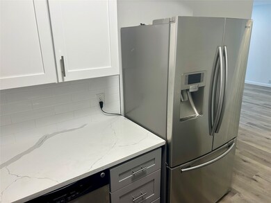 French door refrigerator with bottom freezer compa