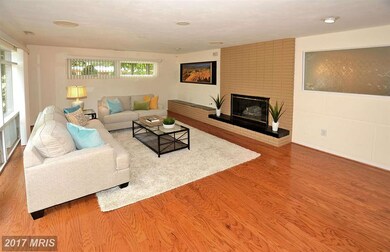 6204 Waterway Dr, Falls Church, VA 22044 - photo 5