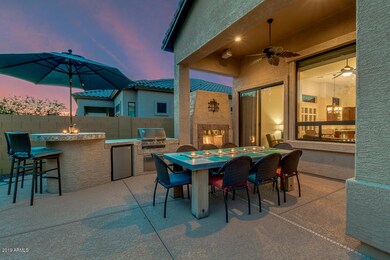 Outdoor Dining, Grill, & Fireplace