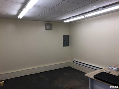 800 W Poplar St, Harrisburg, IL 62946 - photo 7