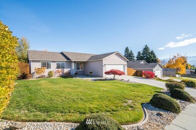711 N Lyle Ave, East Wenatchee, WA 98802 - photo 2
