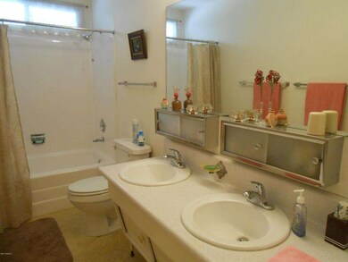 Double sinks help make mornings EZ