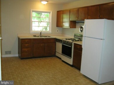 4300 Joplin Dr, Rockville, MD 20853 - photo 2