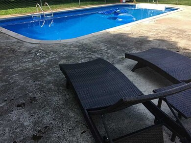 948 Greenville Ave, Greenville, RI 02828 - photo 4