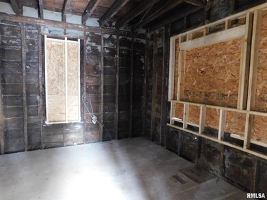 637 Oak St, Davenport, IA 52802 - photo 5