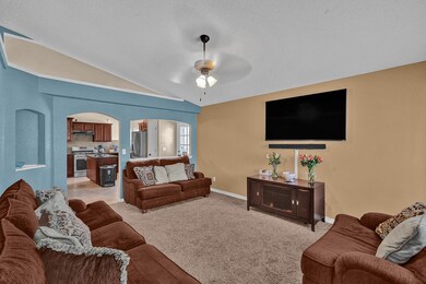 14225 Desert Mesquite Dr, Horizon City, TX 79928 - photo 2