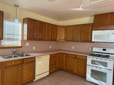 19028 Cammie Rd, Alvin, TX 77511 - photo 4