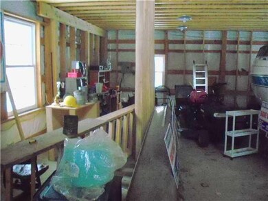 Stable/Barn Newer barn for your toys