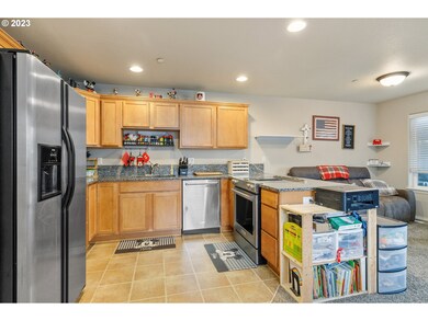 736 NW 3rd Ave, Canby, OR 97013 - photo 2