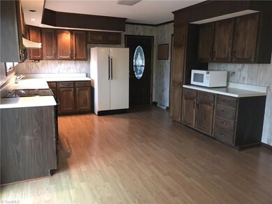 5019 Grandover Pkwy, Greensboro, NC 27407 - photo 3