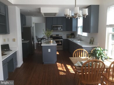 18885 Leaf Covered Ct, Triangle, VA 22172 - photo 3