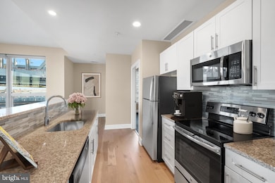 235 N Christopher Columbus Blvd unit 1606, Philadelphia, PA 19123 - photo 3