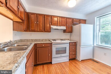 19102 Willow Spring Dr, Germantown, MD 20874 - photo 5