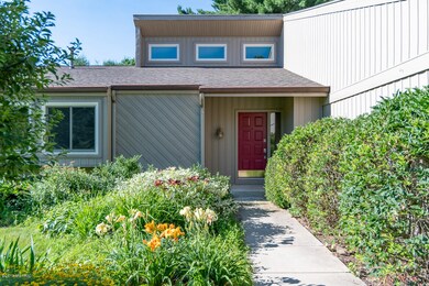 6475 Rose Arbour-32