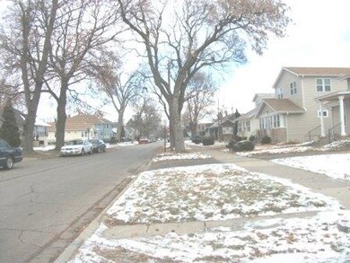 113 S Elmwood Ave, Waukegan, IL 60085 - photo 3