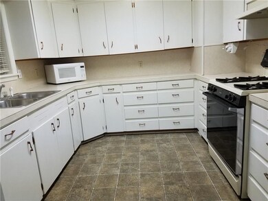 220 E 1st Ave, Elkins, AR 72727 - photo 3