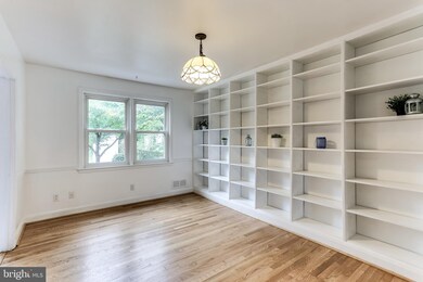 212 Medwick Garth E, Catonsville, MD 21228 - photo 3