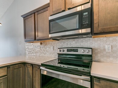 19-web-or-mls-5812 Quarry Dr-23