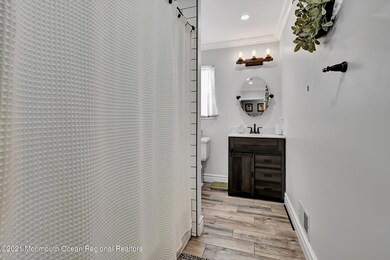 05-Main Bath