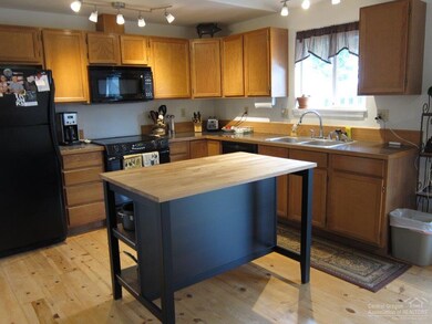 3477 SW Reindeer Ave, Redmond, OR 97756 - photo 5