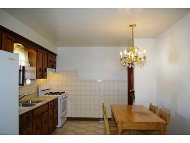 Kitchen. Enjoy this eat n kitchen. Gas Stove and R