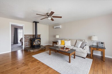 1626 NW F St, Grants Pass, OR 97526 - photo 3