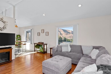 653 S Lawler Ave, East Wenatchee, WA 98802 - photo 7