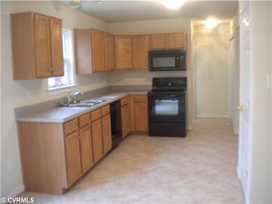 Kitchen - Wonderful kitchen with upgraded applianc