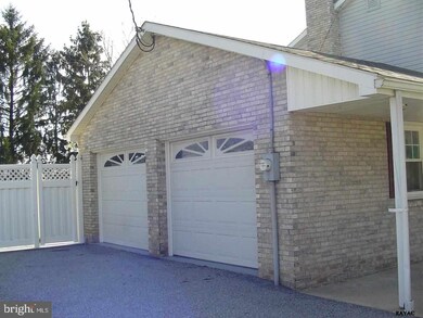 4524 Bridgeview Rd, Stewartstown, PA 17363 - photo 2