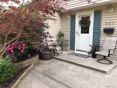 927 Sun Valley Dr, North Tonawanda, NY 14120 - photo 2