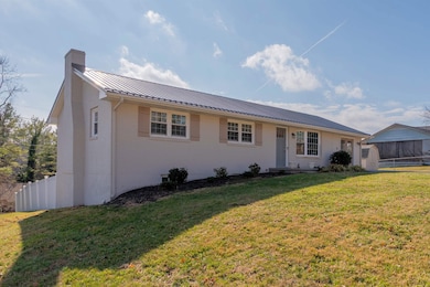 230 Montgomery St NE, Christiansburg, VA 24073 - photo 2