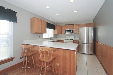 1811 Cambridge Dr, Carpentersville, IL 60110 - photo 7