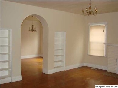 Arched doorway leads from living room into the din