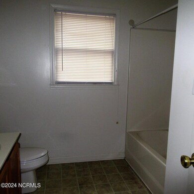 155 Lakewood Dr unit B, Jacksonville, NC 28546 - photo 4