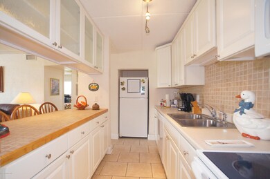 Hayes Ave 280 #7 - Kitchen c
